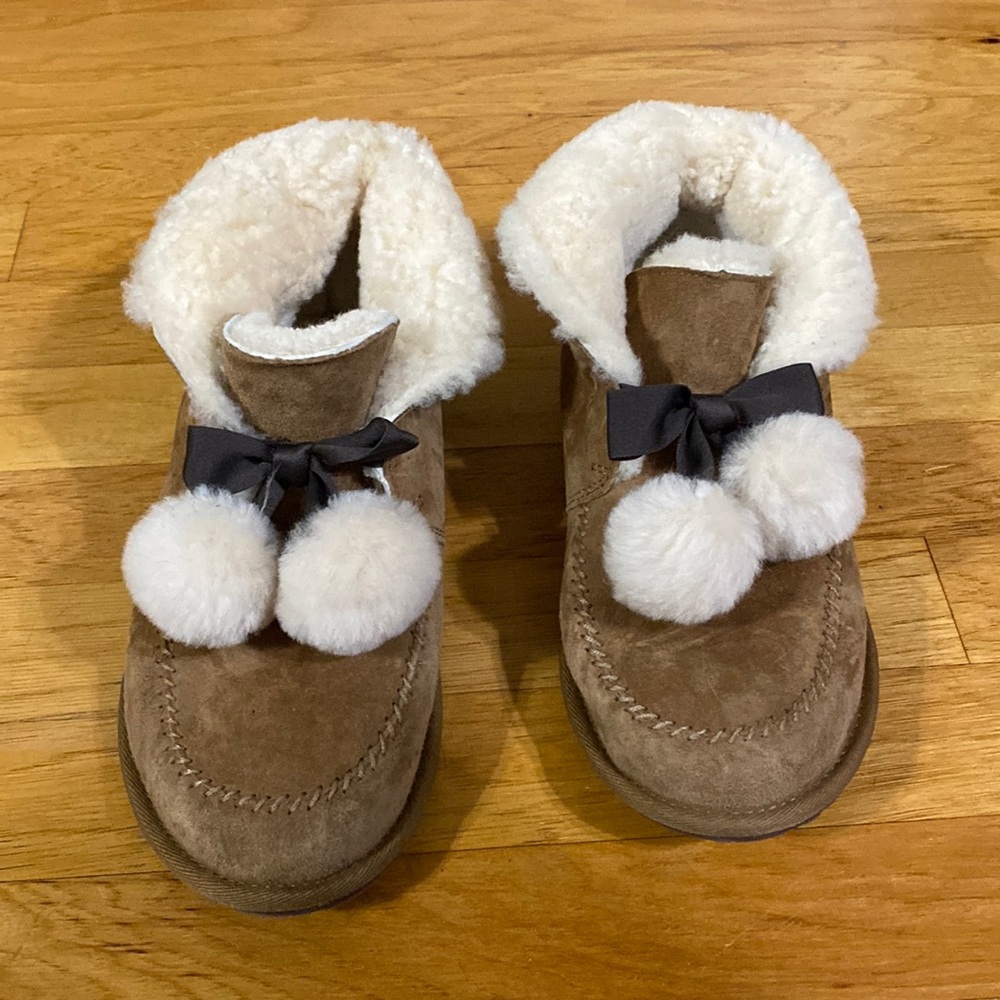 UGG Tan Suede Slip On Pom Pom Comfort Slippers Boots 8